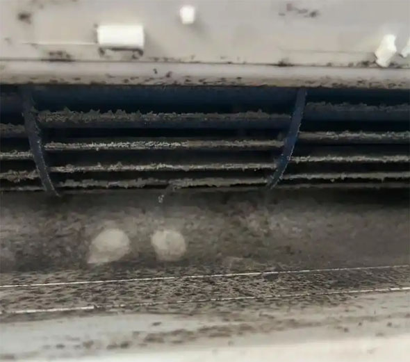 麦盖提空调吹的风有股烧焦味是怎么回事